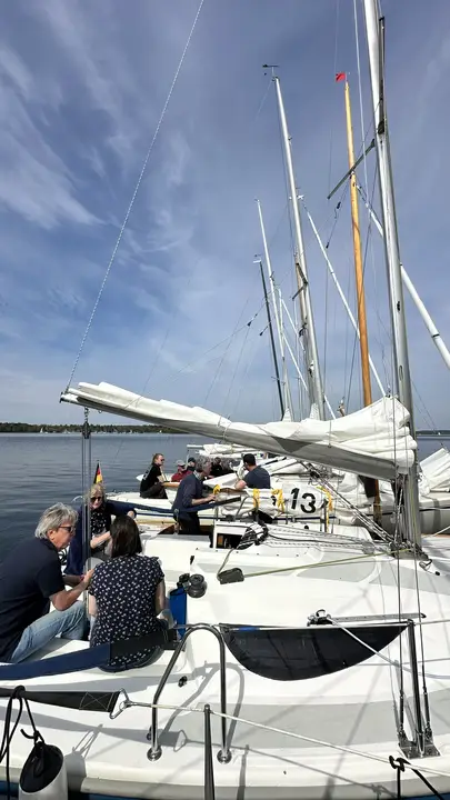 Ankern im Päckchen mit dem Klassiker Erbsensuppe beim Ansegeln