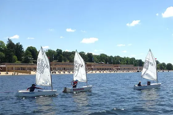 Optimisten-Jollen beim Jüngstentraining auf dem Wannsee